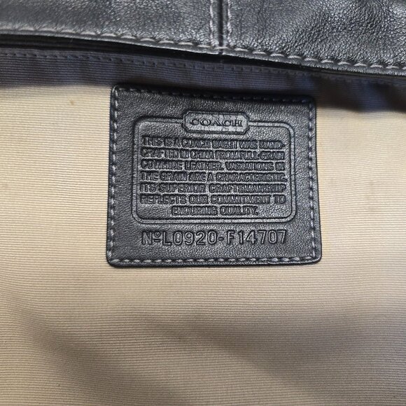 Authentic, Vintage 1994 Coach Zoe Hobo Bag in Black Leather - Picture 5 of 10